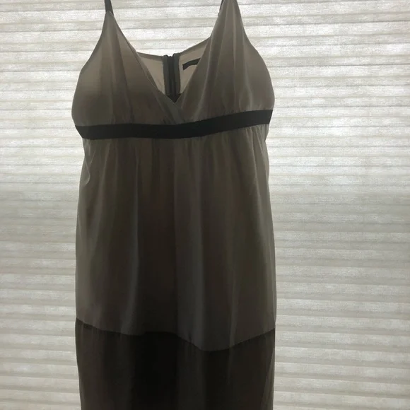 Fun summer dress! Only worn twice! - Picture 3 of 5